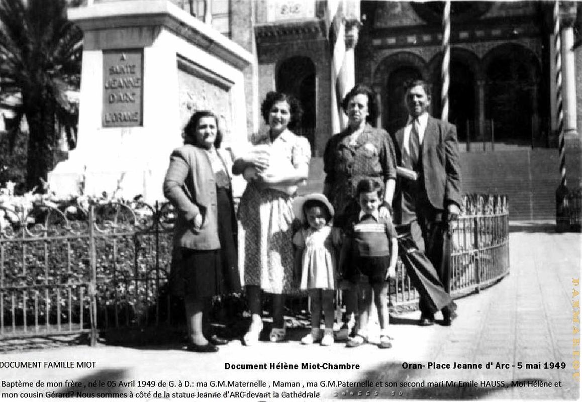 Oran - Place Jeanne d'Arc - 1949.JPG